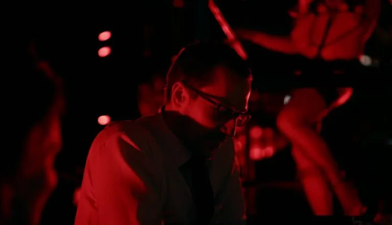 Момент из 8 серии 2 сезона